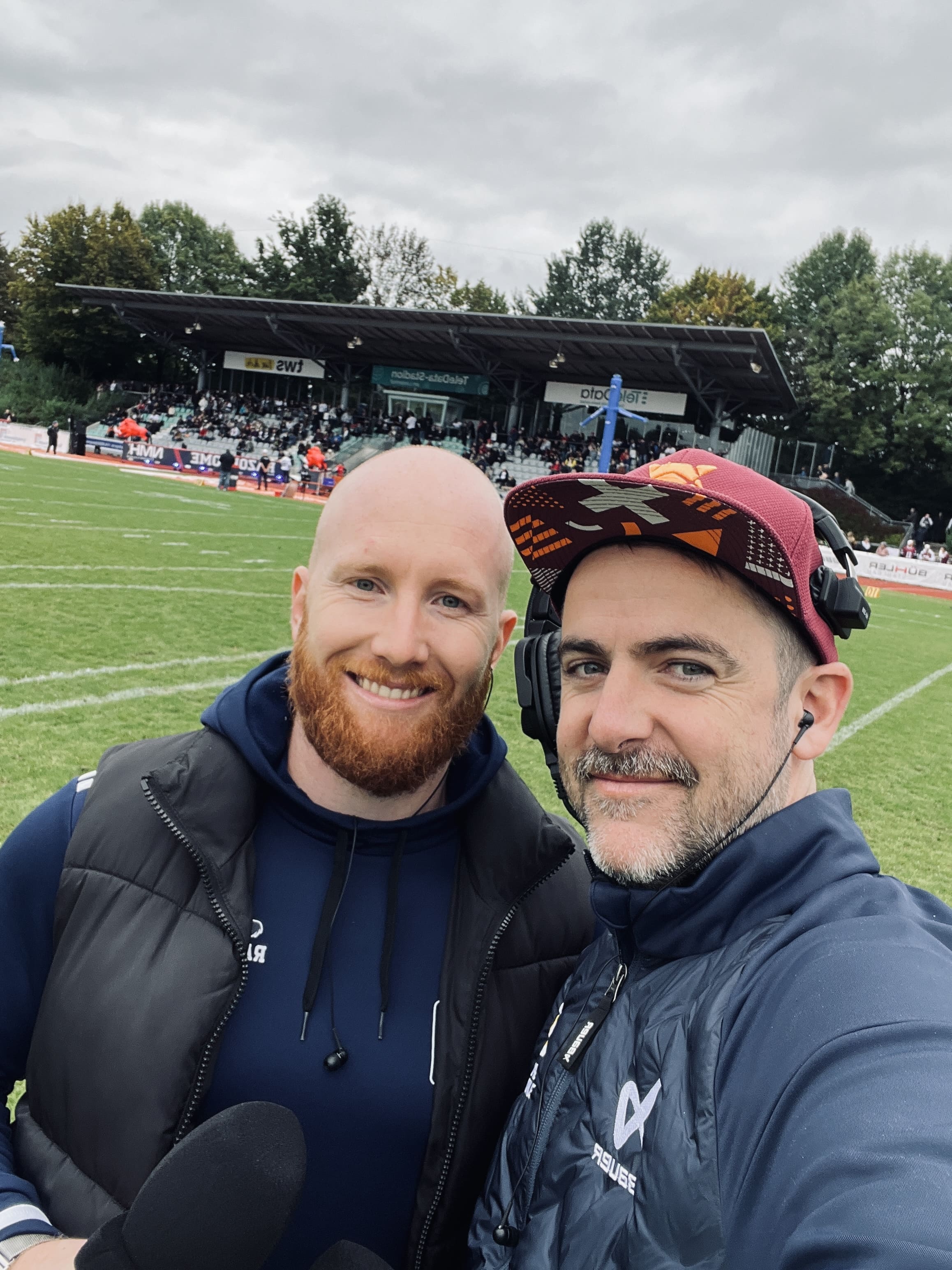 Team bei der Podcast-Produktion